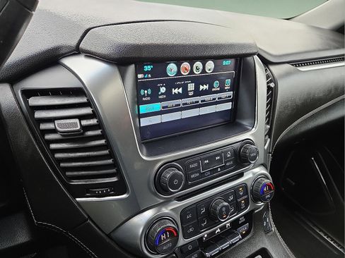 Used 2020 Chevrolet Suburban LT image 17