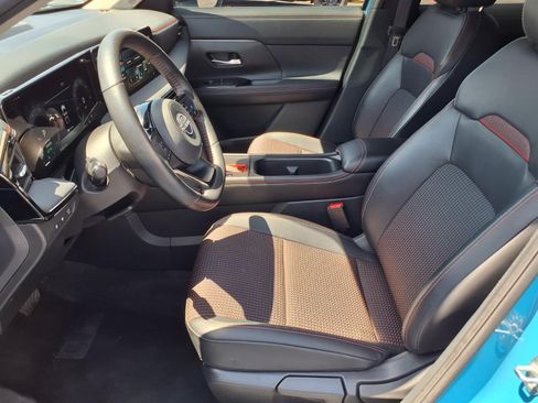 Used 2025 Nissan Kicks SR w/ SR Premium Package FWD image 14