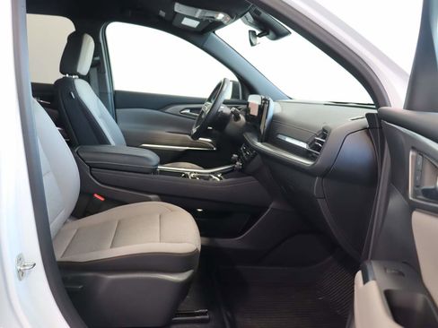 Used 2025 Chevrolet Traverse LT w/ LPO, Floor Liner Package FWD image 21