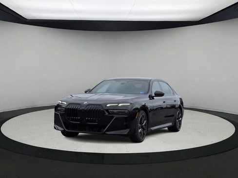 Used 2023 BMW 760i xDrive AWD/4WD image 4