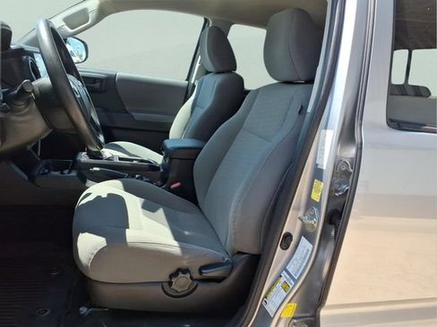 Used 2020 Toyota Tacoma SR AWD/4WD image 12