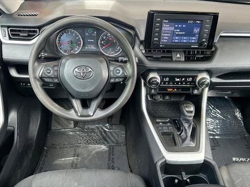 Certified 2022 Toyota RAV4 XLE w/ Convenience Package FWD image 15