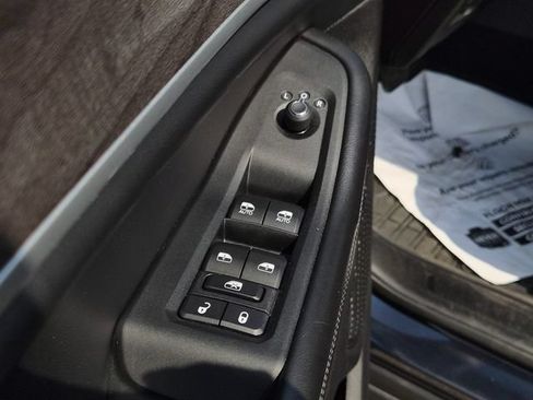 Used 2023 Jeep Grand Cherokee Limited AWD/4WD image 14