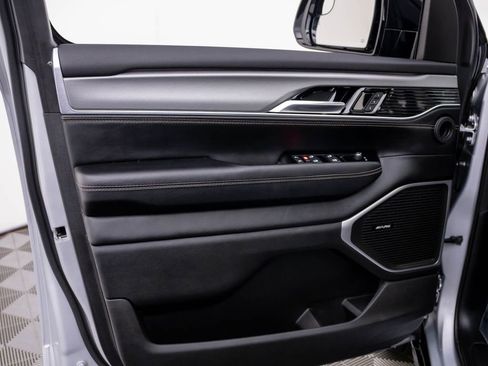 Used 2023 Jeep Wagoneer Series II AWD/4WD image 13
