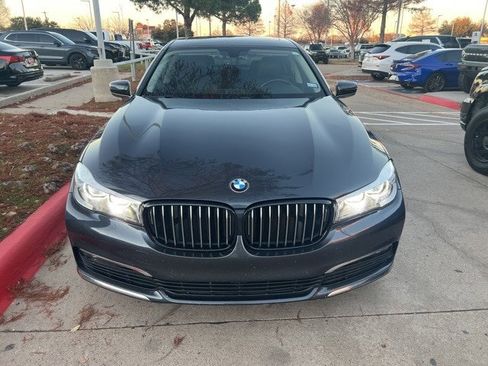 Used 2018 BMW 740i image 3