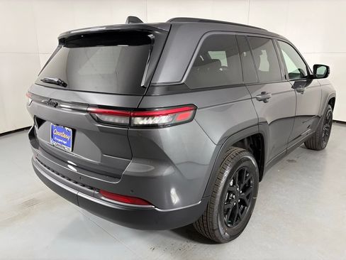New 2026 Jeep Grand Cherokee Altitude RWD image 8
