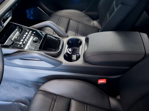 New 2026 Porsche Cayenne GTS AWD/4WD image 17
