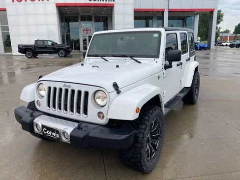 Used 2018 Jeep Wrangler Unlimited Sahara w/ Connectivity Group AWD/4WD image 8