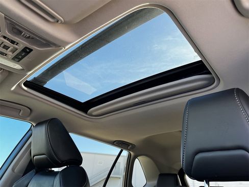 Used 2021 Toyota RAV4 XLE Premium image 22