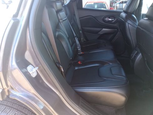 Used 2019 Jeep Cherokee Latitude Plus image 13