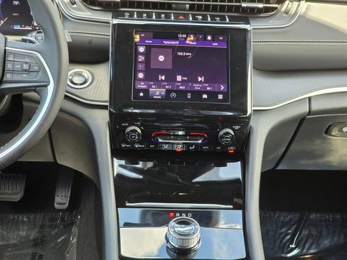 Used 2025 Jeep Grand Cherokee Laredo X AWD/4WD image 33