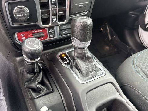 Used 2024 Jeep Wrangler Unlimited Rubicon 4xe AWD/4WD image 24