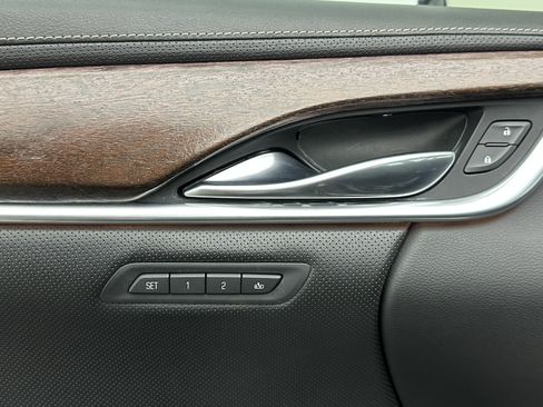 Used 2019 Cadillac XTS Luxury image 12