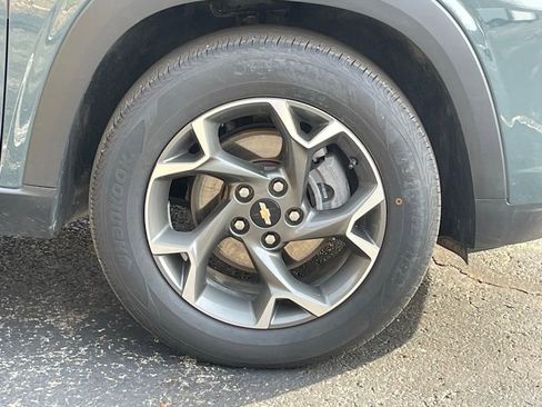 Certified 2025 Chevrolet Trax LT w/ LT Convenience Package image 9