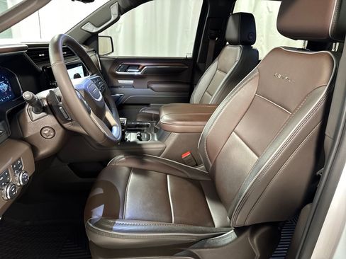 Used 2023 GMC Sierra 1500 Denali w/ Technology Package AWD/4WD image 3