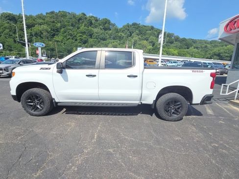 Used 2023 Chevrolet Silverado 1500 LT Trail Boss w/ Protection Package AWD/4WD image 4