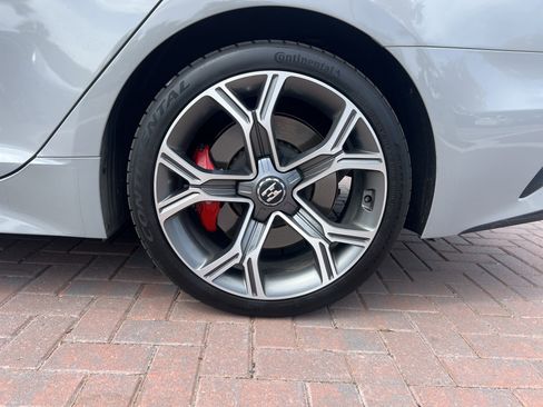 Used 2020 Kia Stinger GT1 RWD image 13