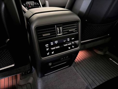 New 2026 Porsche Cayenne Coupe AWD/4WD image 27