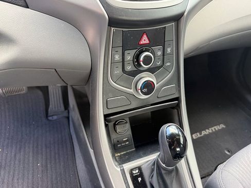 Used 2016 Hyundai Elantra SE FWD image 11
