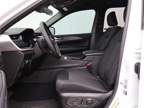 New 2025 Jeep Grand Cherokee L Laredo w/ Luxury Tech Group I image 8