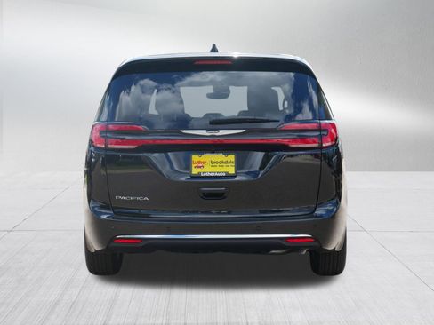 New 2026 Chrysler Pacifica Select image 6