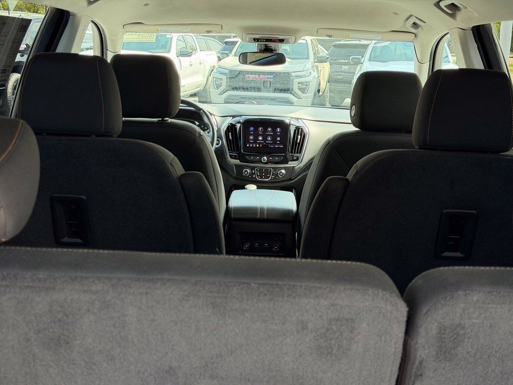 Used 2021 Chevrolet Traverse LT FWD image 9