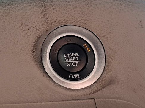 Used 2023 Chrysler Pacifica Touring-L FWD image 24