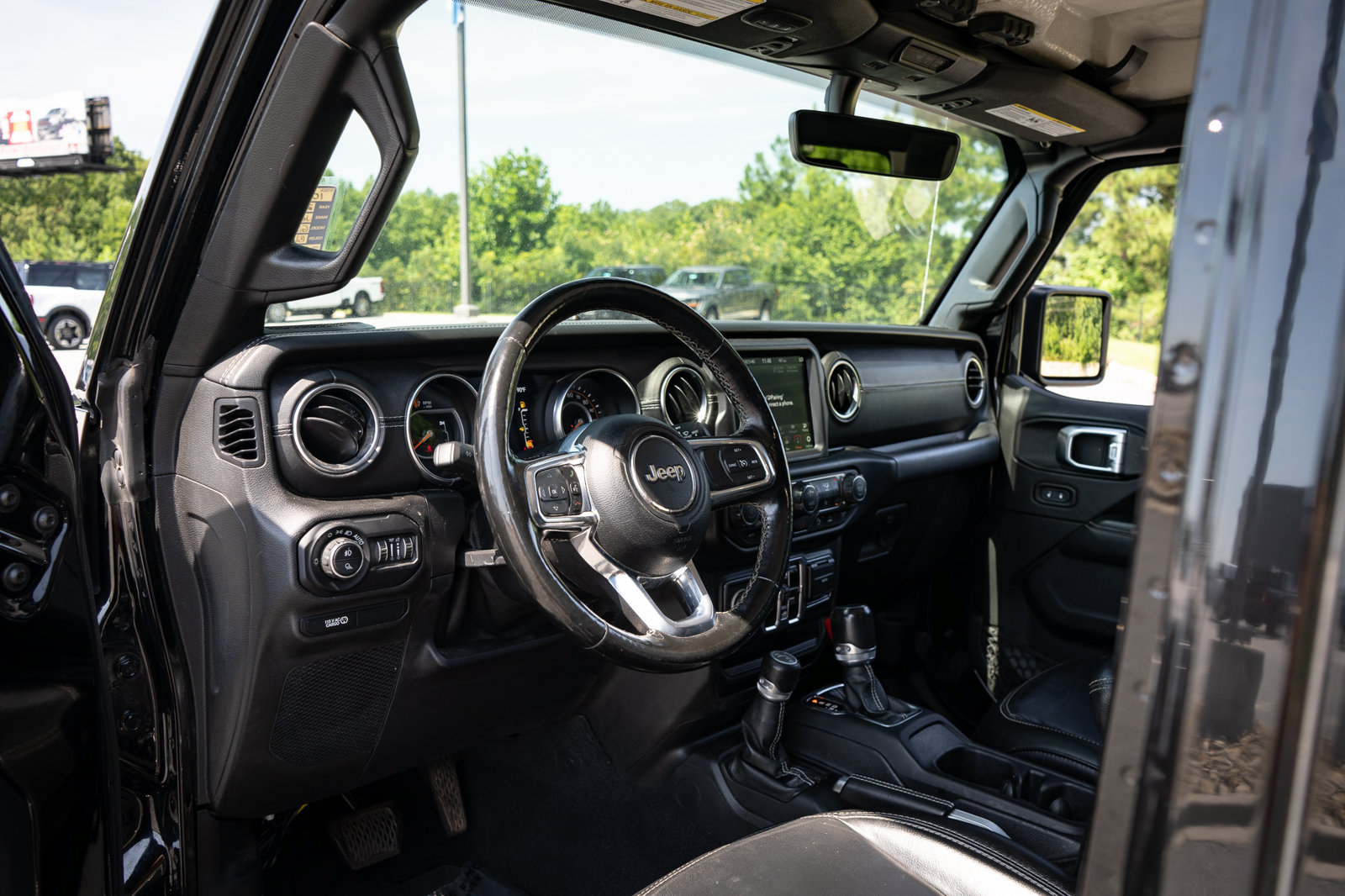 Used 2020 Jeep Gladiator Overland AWD/4WD image 13