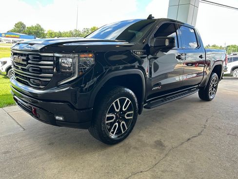 Used 2025 GMC Sierra 1500 AT4 w/ AT4 Premium Package AWD/4WD image 4