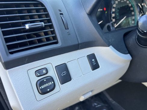 Used 2010 Toyota Venza w/ Comfort Pkg FWD image 19