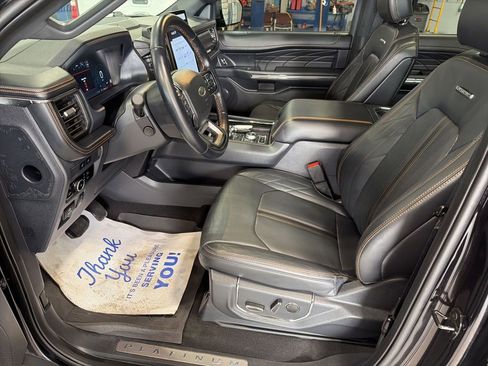 Used 2024 Ford Expedition Platinum AWD/4WD image 14