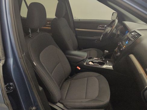 Used 2018 Ford Explorer XLT FWD image 21