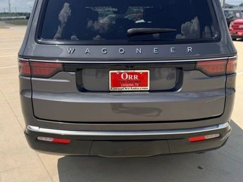 Used 2022 Jeep Wagoneer Series III AWD/4WD image 4