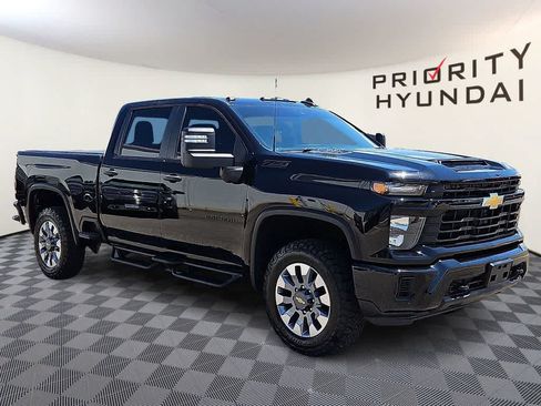 Used 2024 Chevrolet Silverado 2500 Custom w/ Custom Value Package AWD/4WD image 3