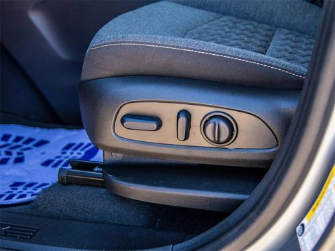 Used 2023 Chevrolet Equinox LT w/ Driver Convenience Package image 26