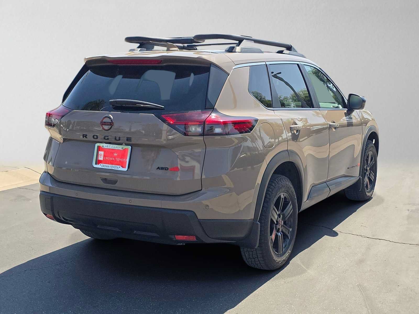 Used 2025 Nissan Rogue SV AWD/4WD image 3