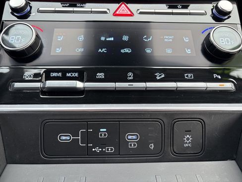 Used 2024 Hyundai Santa Fe Limited image 43