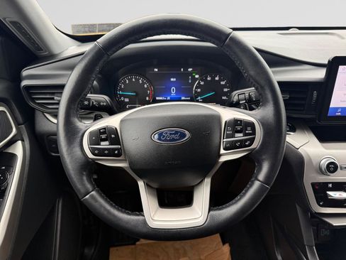 Used 2020 Ford Explorer XLT w/ Comfort Package image 12