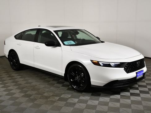Certified 2025 Honda Accord SE image 4
