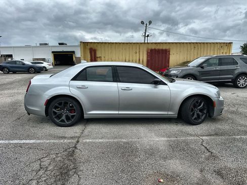 Used 2020 Chrysler 300 Touring w/ Sport Appearance Package RWD image 2