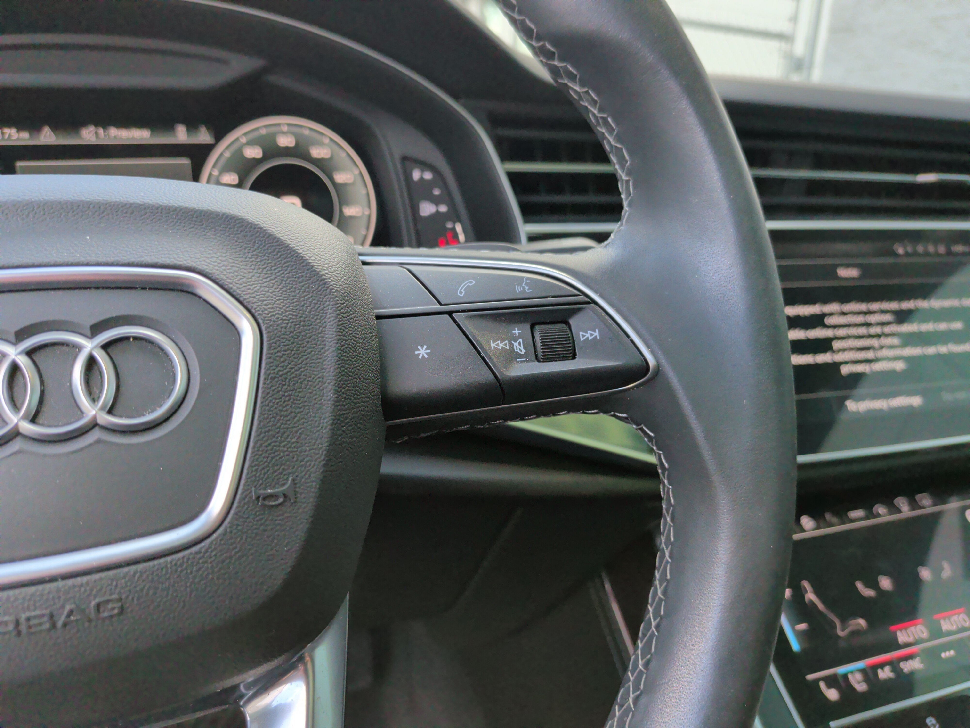 Used 2023 Audi Q8 Prestige AWD/4WD image 19