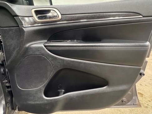 Used 2014 Jeep Grand Cherokee Limited image 18