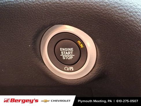 Used 2025 Chrysler Pacifica Limited FWD image 28