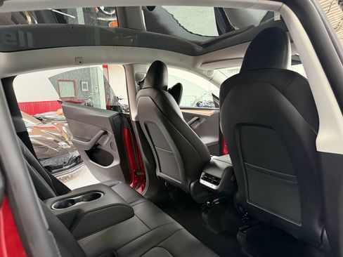 Used 2022 Tesla Model Y Long Range AWD/4WD image 19