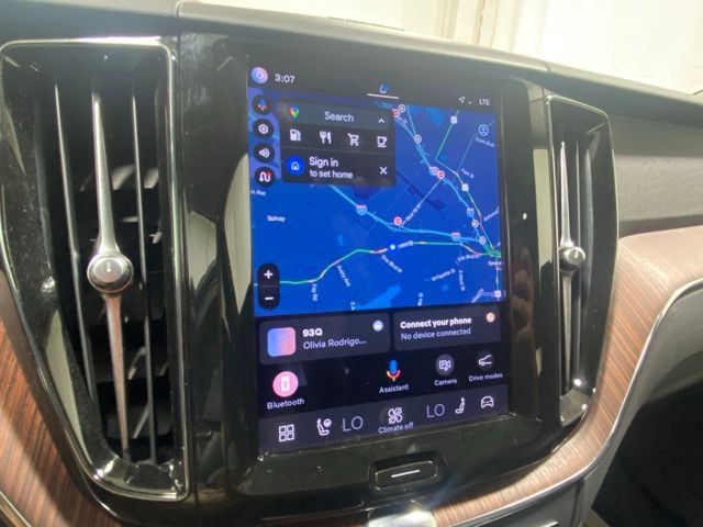 Certified 2023 Volvo XC60 B5 Plus AWD/4WD image 17