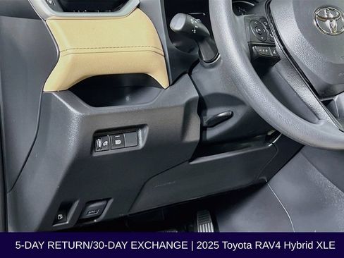 Used 2025 Toyota RAV4 XLE AWD/4WD image 12