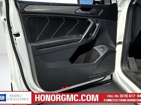 Used 2022 Volkswagen Tiguan SE image 19