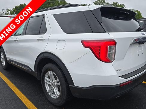 Used 2023 Ford Explorer XLT AWD/4WD image 4