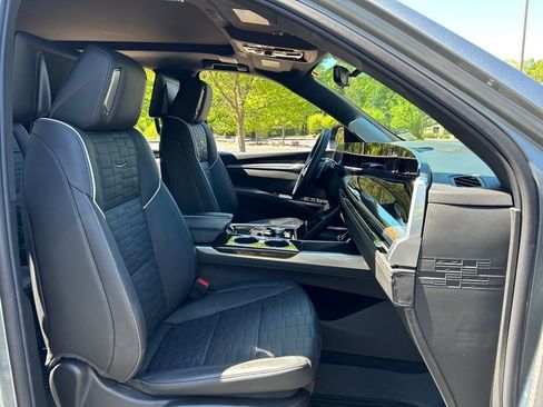 Used 2025 Cadillac Escalade Sport Platinum w/ LPO, Floor Liner Package AWD/4WD image 59