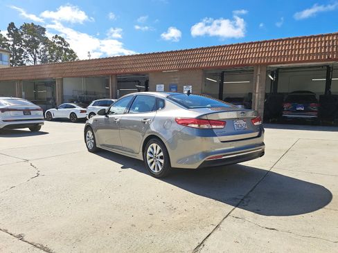 Used 2016 Kia Optima EX w/ Premium Package image 4